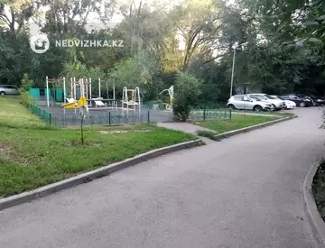 2-комнатная квартира, этаж 4 из 5, 37 м²