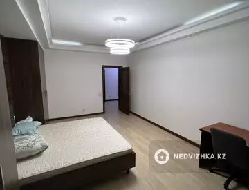 3-комнатная квартира, этаж 8 из 18, 103 м²