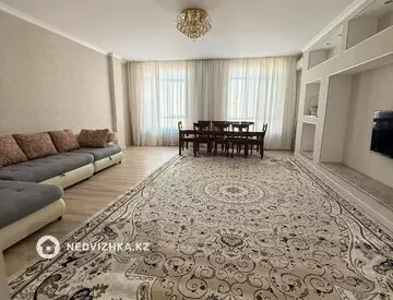 3-комнатная квартира, этаж 6 из 6, 140 м², На длительный срок