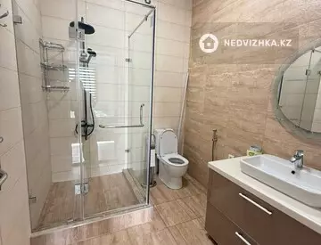 3-комнатная квартира, этаж 6 из 6, 140 м², На длительный срок