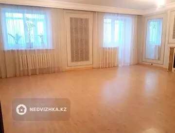 4-комнатная квартира, этаж 4 из 12, 140 м²