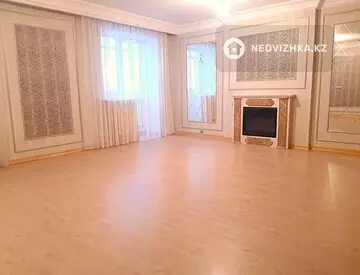 4-комнатная квартира, этаж 4 из 12, 140 м²