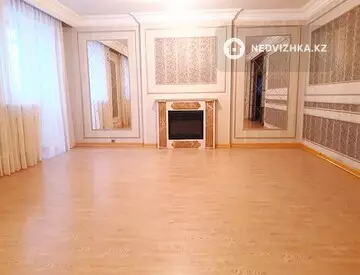 4-комнатная квартира, этаж 4 из 12, 140 м²