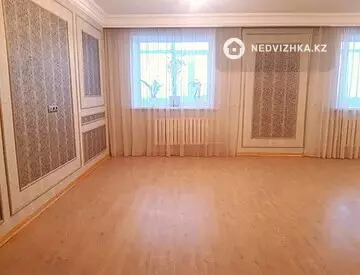 4-комнатная квартира, этаж 4 из 12, 140 м²
