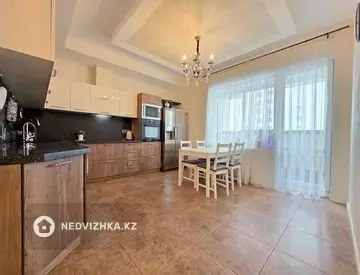 4-комнатная квартира, этаж 3 из 15, 145 м²