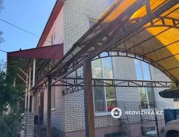 5-комнатный дом, 3.7 соток, 184 м²