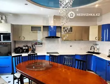 3-комнатная квартира, этаж 7 из 15, 140 м², На длительный срок