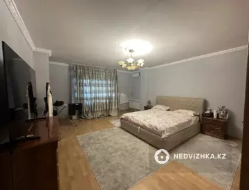 5-комнатная квартира, этаж 6 из 7, 225 м²