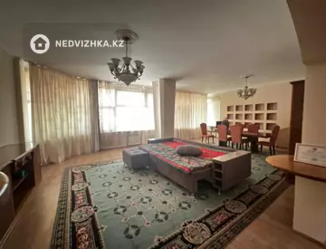5-комнатная квартира, этаж 6 из 7, 225 м²