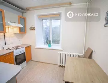 1-комнатная квартира, этаж 4 из 5, 32 м², На длительный срок