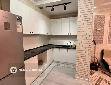3-комнатная квартира, этаж 9 из 9, 80 м²