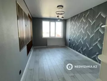 3-комнатная квартира, этаж 4 из 7, 90 м²