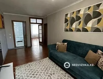 3-комнатная квартира, этаж 3 из 5, 80 м²