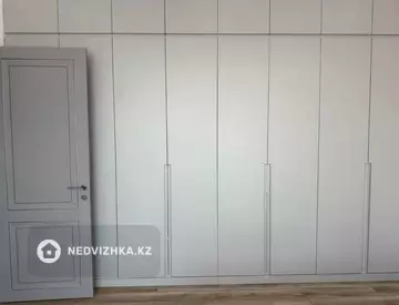 2-комнатная квартира, этаж 9 из 10, 80 м²