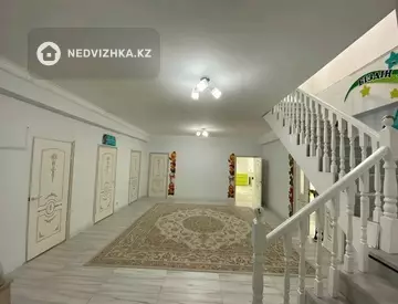 12-комнатный дом, 13 соток, 750 м²