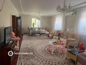 5-комнатный дом, 240 м²