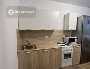 1-комнатная квартира, этаж 4 из 22, 35 м², На длительный срок