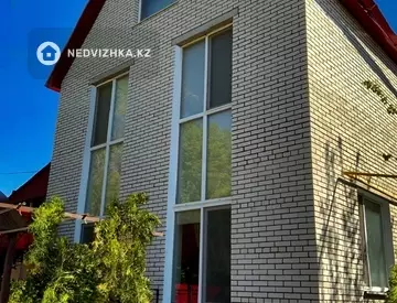 5-комнатный дом, 3.7 соток, 184 м²