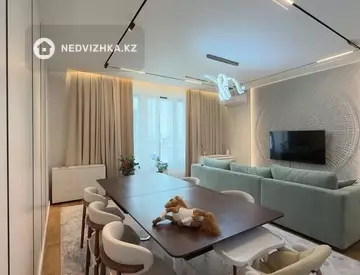 5-комнатная квартира, этаж 1 из 3, 196 м²