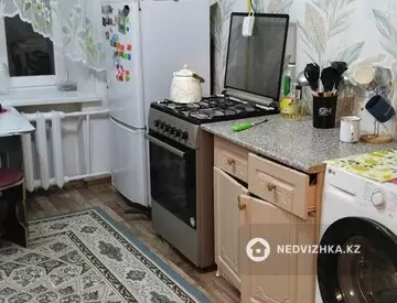 2-комнатная квартира, этаж 3 из 9, 44 м²