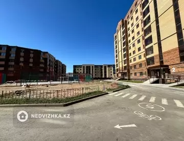 2-комнатная квартира, этаж 2 из 10, 81 м²