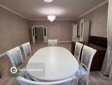 3-комнатная квартира, этаж 2 из 11, 163 м²