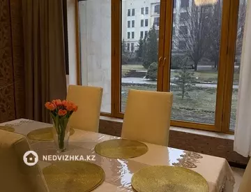 4-комнатная квартира, этаж 1 из 4, 172 м², Посуточно