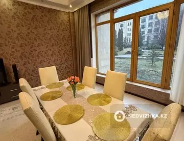 4-комнатная квартира, этаж 1 из 4, 172 м², Посуточно