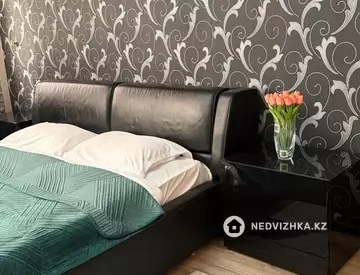 2-комнатная квартира, этаж 26 из 29, 90 м², Посуточно