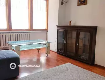 2-комнатная квартира, этаж 1 из 9, 42 м², На длительный срок