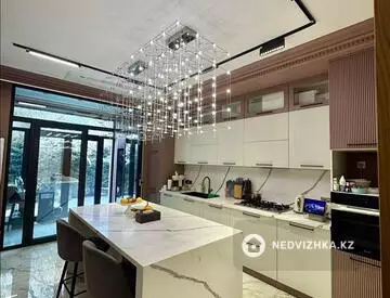 4-комнатная квартира, этаж 1 из 3, 194 м²