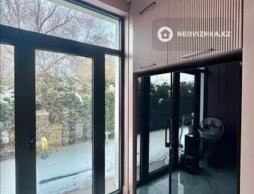 4-комнатная квартира, этаж 1 из 3, 194 м²