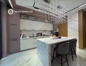 4-комнатная квартира, этаж 1 из 3, 194 м²