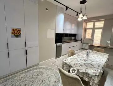 3-комнатная квартира, этаж 4 из 10, 132 м²