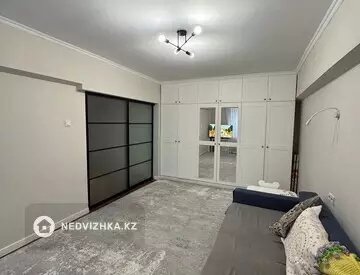 2-комнатная квартира, этаж 8 из 12, 56 м², На длительный срок