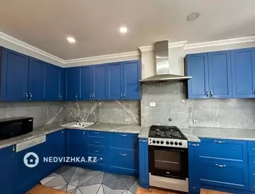 5-комнатная квартира, этаж 9 из 10, 275 м²