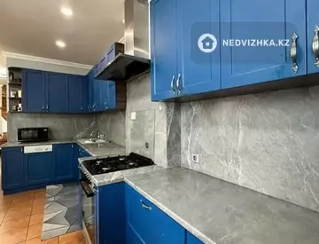 5-комнатная квартира, этаж 9 из 10, 275 м²