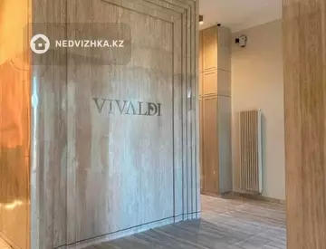 5-комнатная квартира, этаж 4 из 7, 204 м²