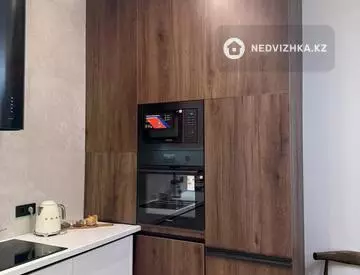 2-комнатная квартира, этаж 3 из 3, 81 м²