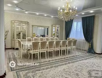 5-комнатная квартира, этаж 3 из 4, 206 м²