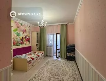 5-комнатная квартира, этаж 3 из 4, 206 м²