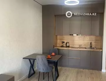 2-комнатная квартира, этаж 9 из 11, 40 м², Посуточно