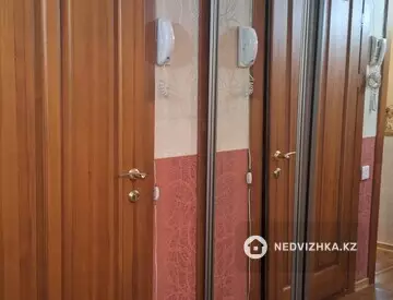 3-комнатная квартира, этаж 4 из 4, 74 м², На длительный срок