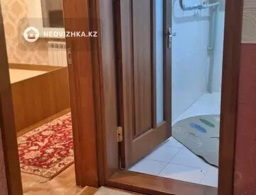 3-комнатная квартира, этаж 4 из 4, 74 м², На длительный срок