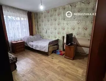 4-комнатная квартира, этаж 4 из 5, 61 м²