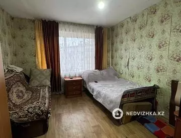 4-комнатная квартира, этаж 4 из 5, 61 м²