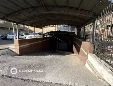 3-комнатная квартира, этаж 13 из 16, 141 м²