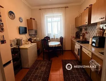 3-комнатная квартира, этаж 8 из 9, 106 м²