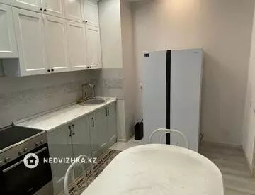 3-комнатная квартира, этаж 7 из 15, 90 м², На длительный срок