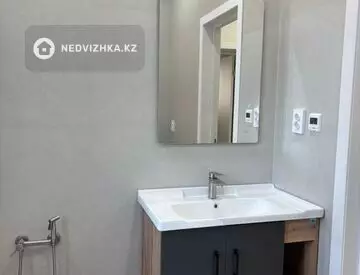 2-комнатная квартира, этаж 3 из 5, 84 м²